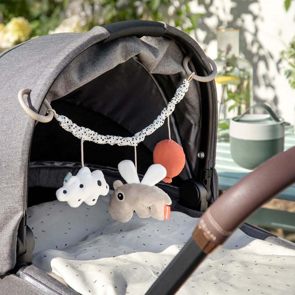 Cadena con juguetes para coche Happy Clouds arena