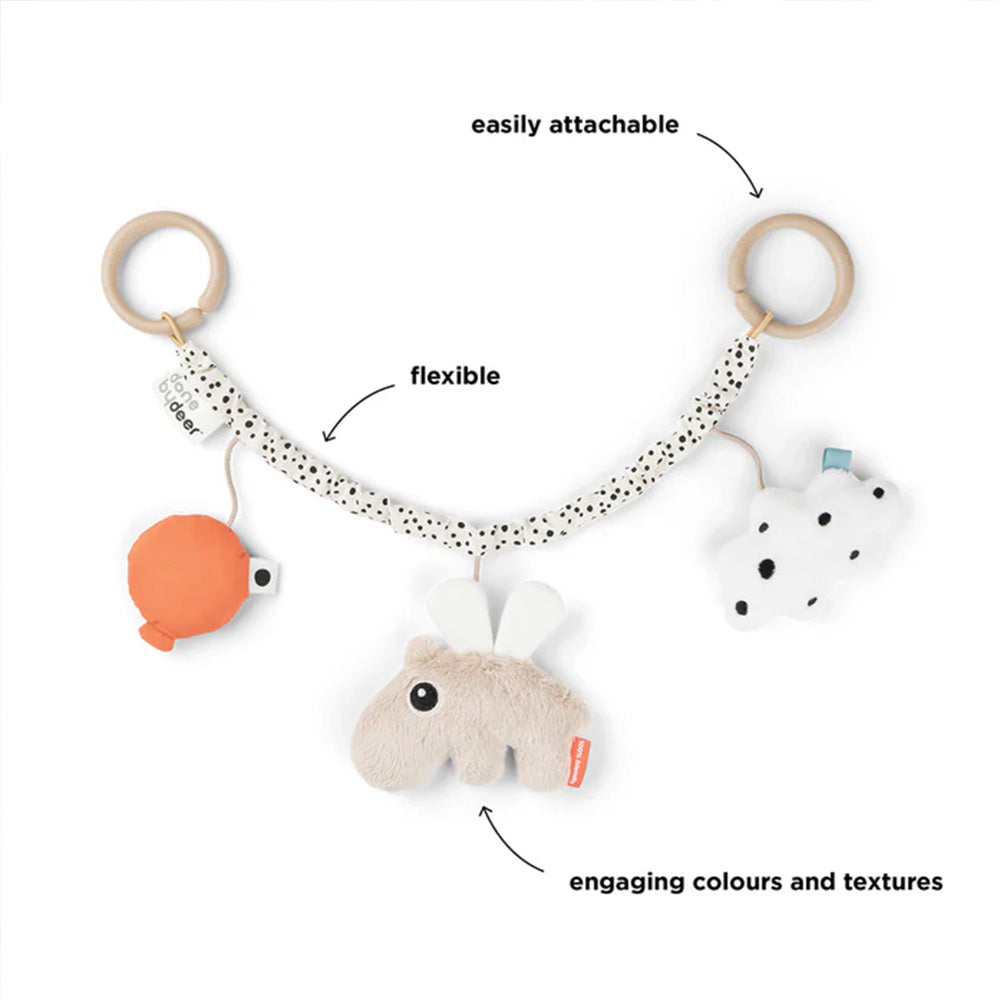 Cadena con juguetes para coche Happy Clouds arena