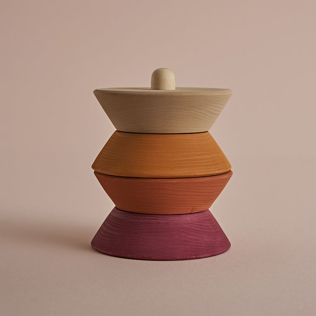 Torre escultural de madera pequeña