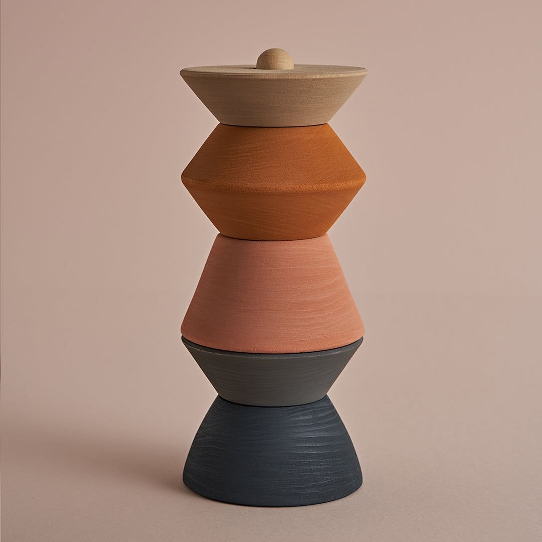 Torre escultural de madera grande