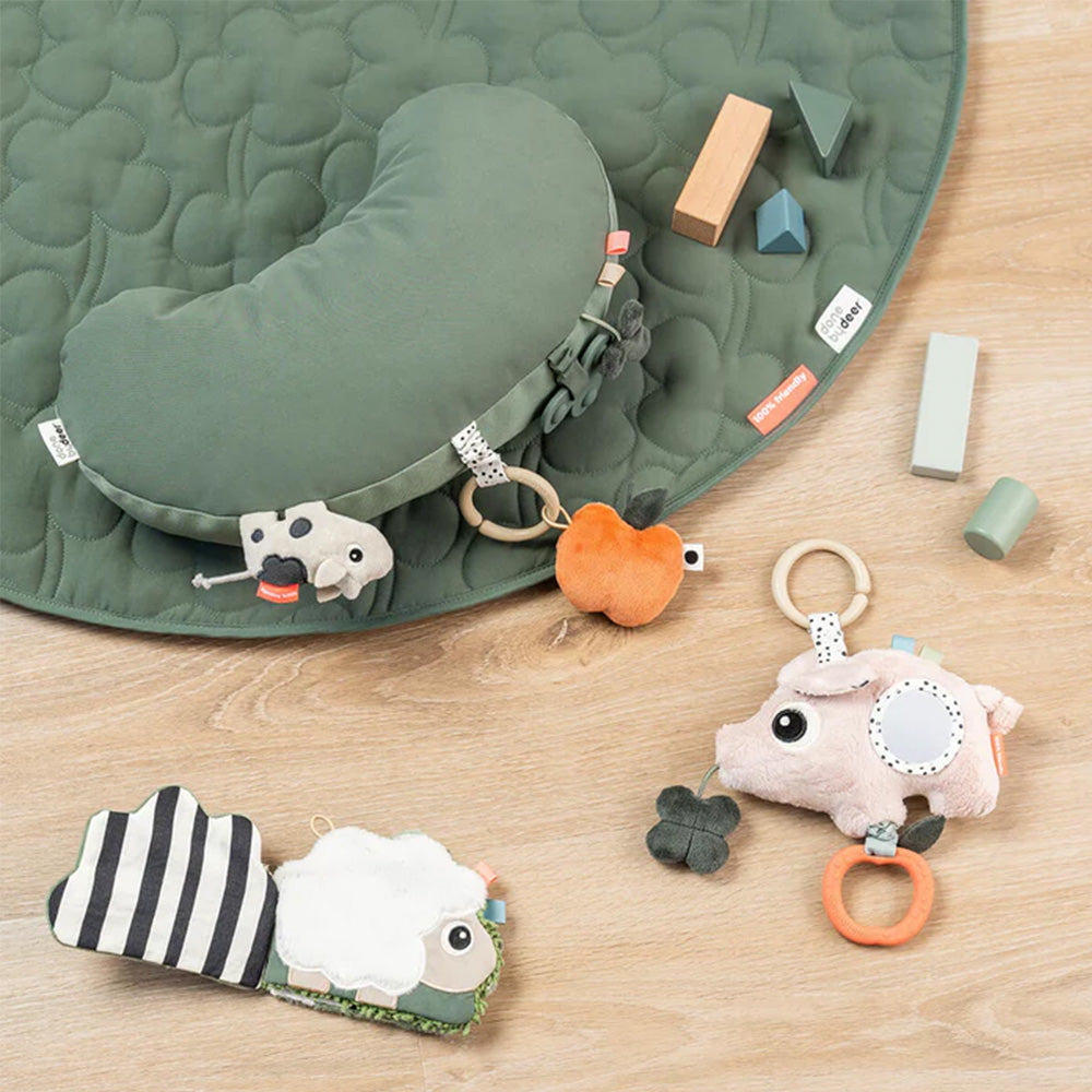 Almohada de actividades para el tiempo de juego boca abajo Tiny Farm verde