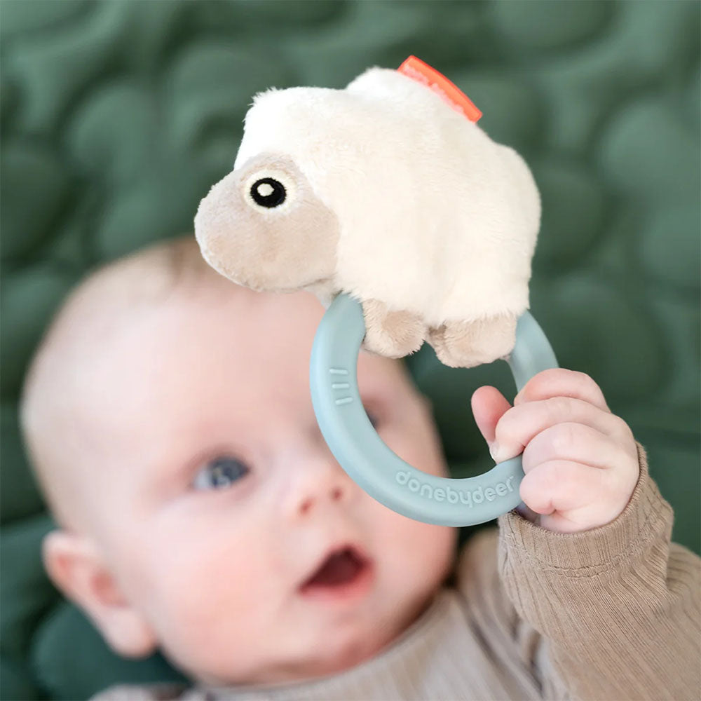 Sonajero sensorial con mordedor Tiny Farm Sheepy azul